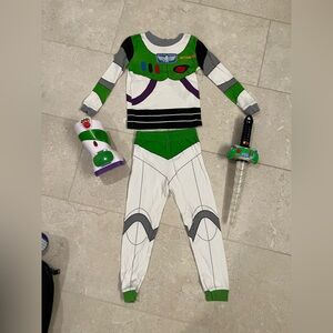Disney Buzz Lightyear PJ (6) & Accessories